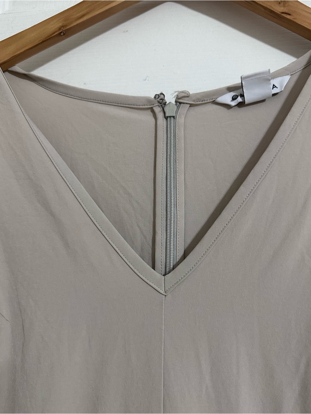 Athleta Brooklyn Jumpsuit Womens Size 4 Beige Sleeveless Travel Stretch Pockets - Picture 6 of 11